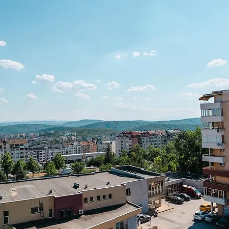 Apartament Renovated 1 Bedroom - Full Kitchen - Parking - 4km Tsarevets