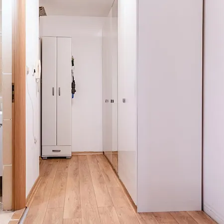 Renovated 1 Bedroom - Full Kitchen - Parking - 4km Tsarevets Appartement