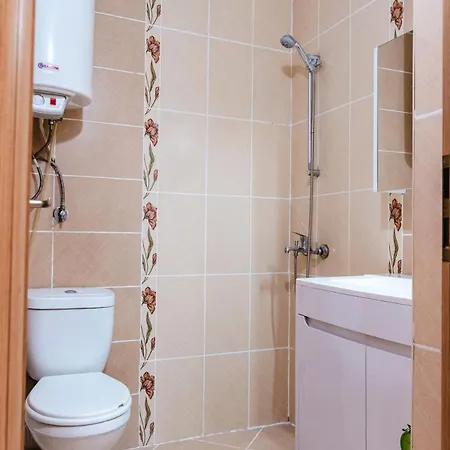 Renovated 1 Bedroom - Full Kitchen - Parking - 4km Tsarevets Appartement